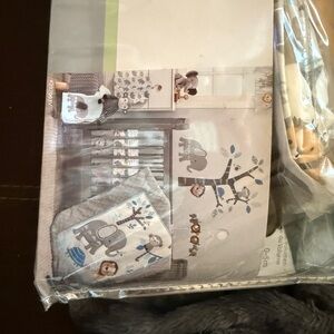 Lambs & Ivy Jungle Fun Crib Set